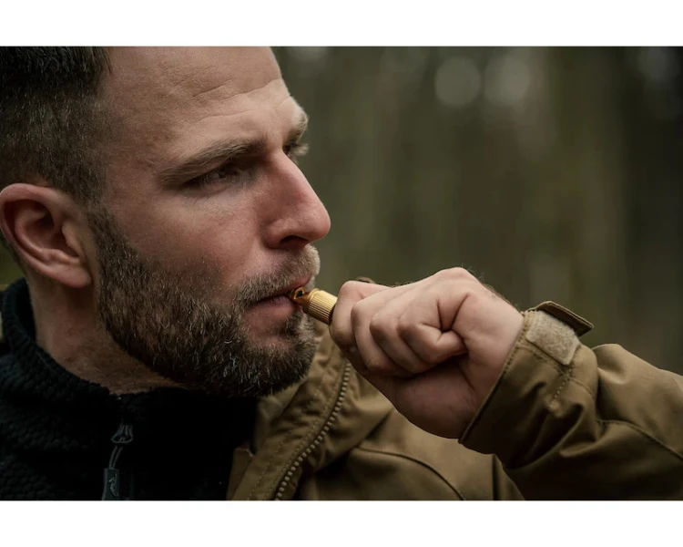 Gwizdek alarmowy z zestawu saperki Badger Outdoor