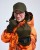 Czapka zimowa Pinewood Smaland Teddy Winter 1219 na modelu – zielona strona i opuszczone nauszniki