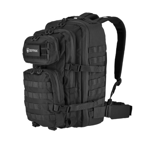 Czarny plecak Defpak Ranger 36 l – widok ukośny z kieszeniami frontowymi