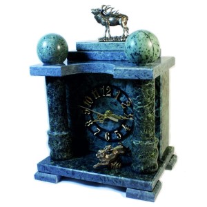 Zegar marmurowy z figurkami odlanymi z brązu