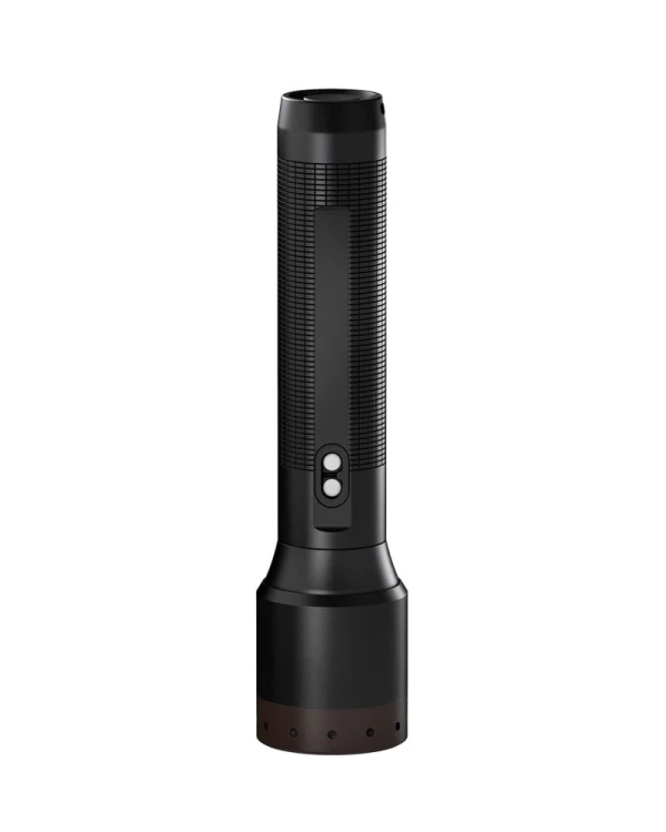 Tył latarki Ledlenser P6R Core z magnetycznym złączem ładowania