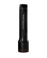 Ledlenser P7R Core widok pionowy z przyciskiem sterującym