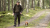 Kurtka polarowa Pinewood Retriever 9495 w terenie – oliwkowy polar męski z brązowymi wzmocnieniami