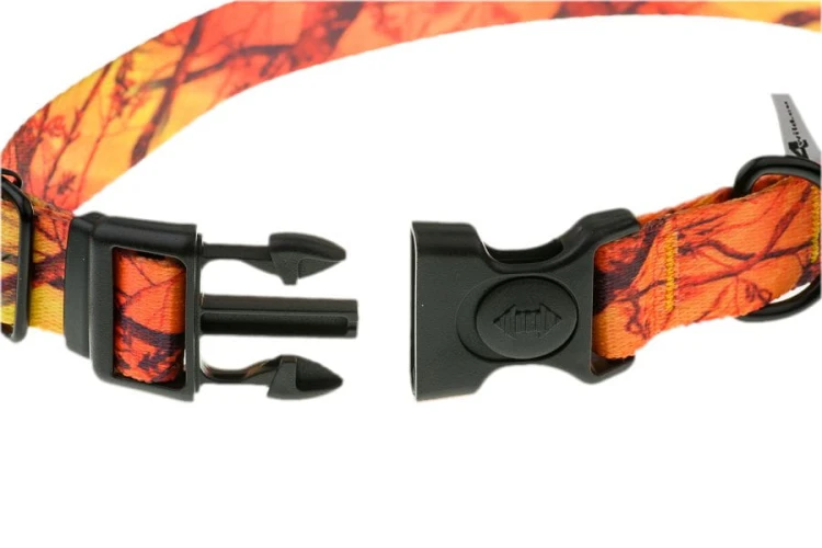 Rozpięta klamra z zabezpieczeniem obroży 4WILD 20 mm