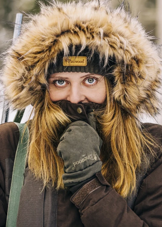 Czapka Pinewood New Stoten 5217 czarna z polarem na chłodne dni
