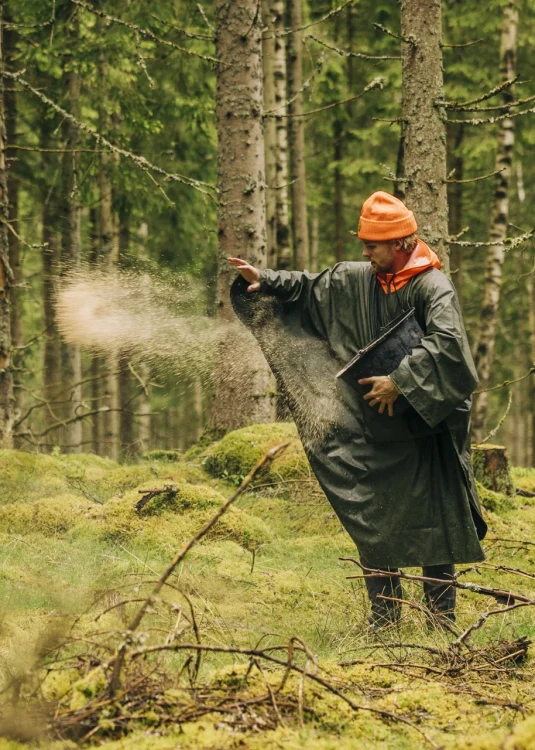 Pomarańczowa czapka Pinewood Windy 1110 na polowanie i aktywności outdoorowe