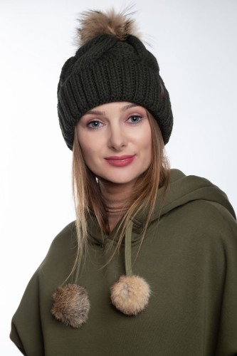 Czapka zimowa damska Taurus Jenot TA-180 zielona z naturalnym futrzanym pomponem