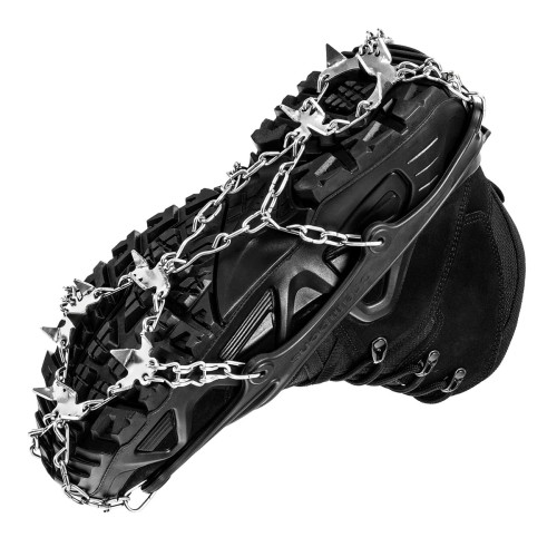 Raczki Badger Outdoor Himalaya założone na buty trekkingowe