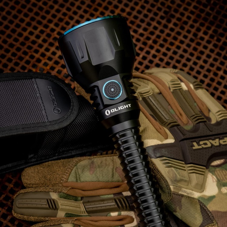 Aluminiowa obudowa i włącznik latarki Olight Javelot Turbo 1300 lm