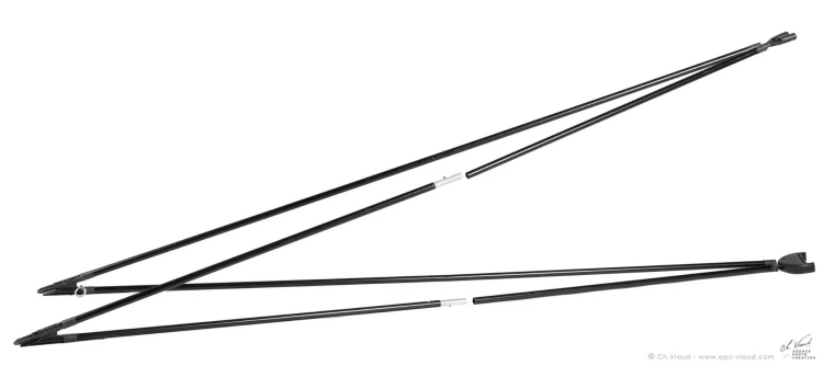 4 Stable Sticks Bush Essential Black rozłożony na elementy do transportu