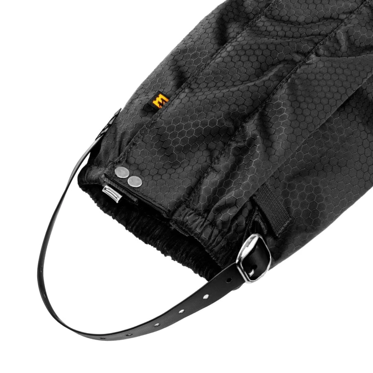 Hak i regulowany pasek pod butem w stuptutach Badger Outdoor TrekX 600