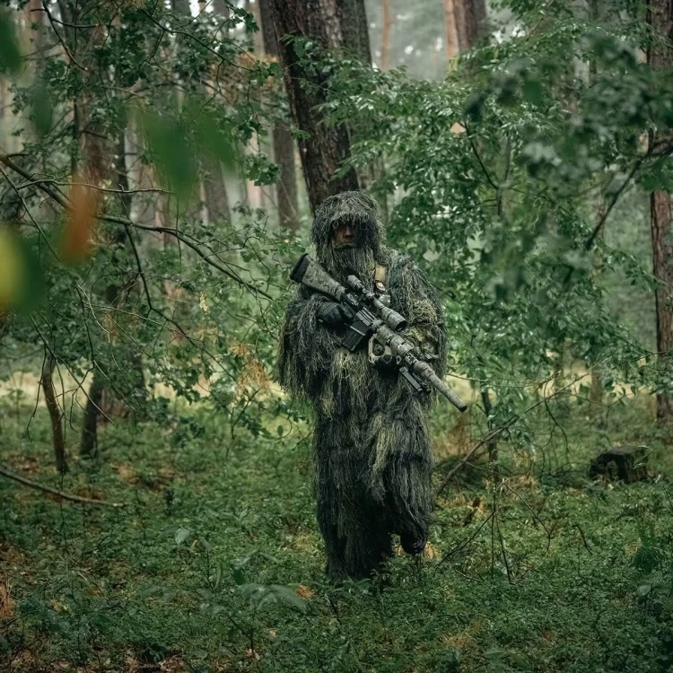 Kamuflaż 3D Mil-Tec Ghillie Suit do skrytego podchodzenia zwierzyny