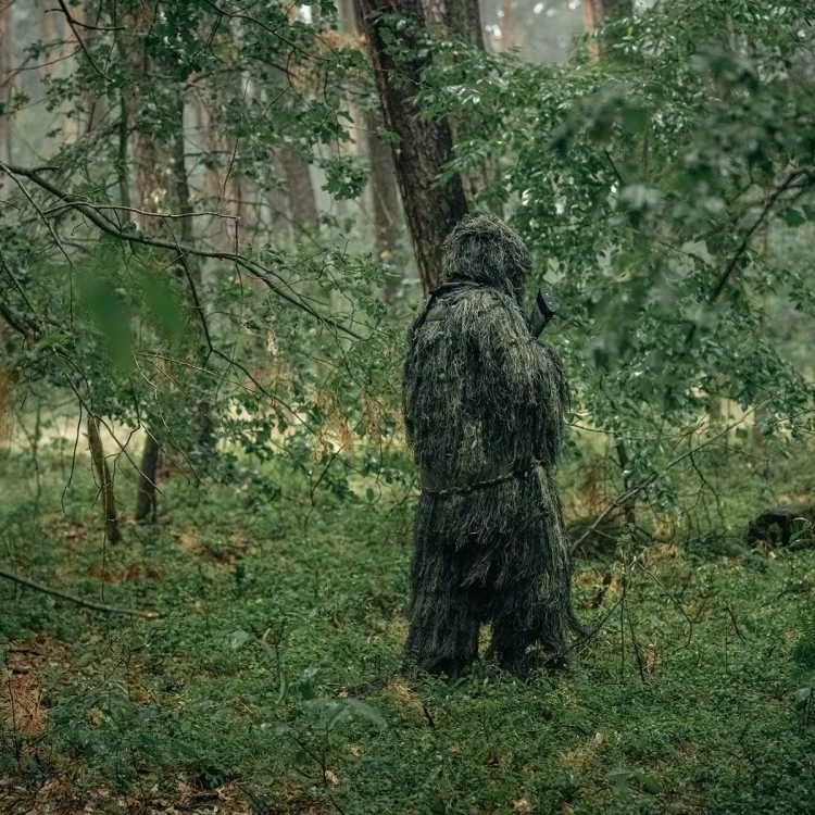 Tył stroju maskującego Mil-Tec Ghillie Suit Anti Fire Woodland