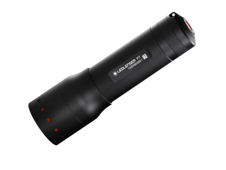 Latarka Ledlenser P7 650 lm – widok korpusu i tylnego przełącznika