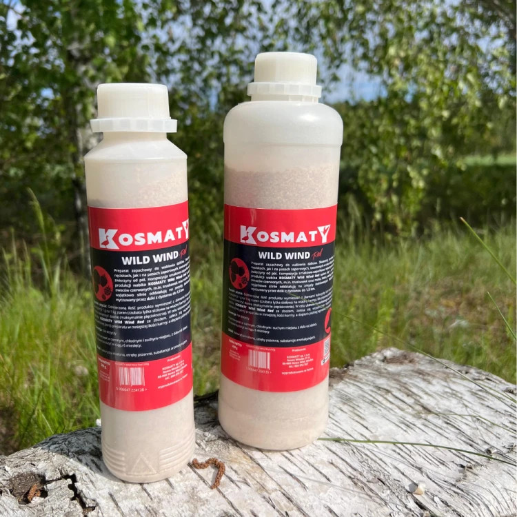Preparat zapachowy do wabienia dzików KOSMATY Wild Wind Red 450 g aromat czerwonych owoców