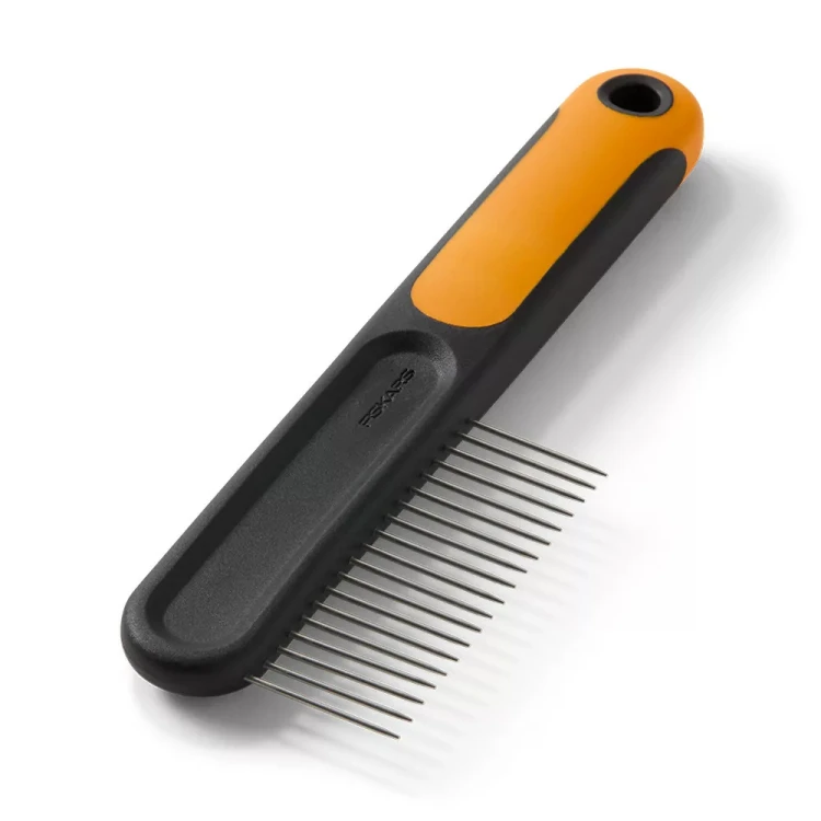 Grzebień do rozczesywania dla psów i kotów Fiskars PET CARE z czarno-pomarańczowym uchwytem SoftGrip