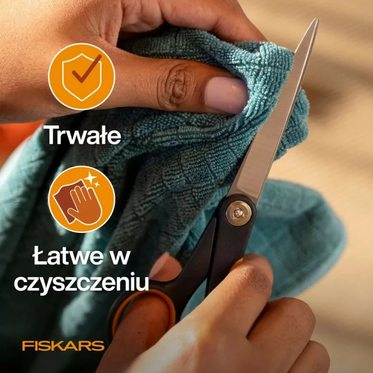 Trwałe i łatwe w czyszczeniu nożyczki Fiskars PET CARE wycierane po pielęgnacji sierści