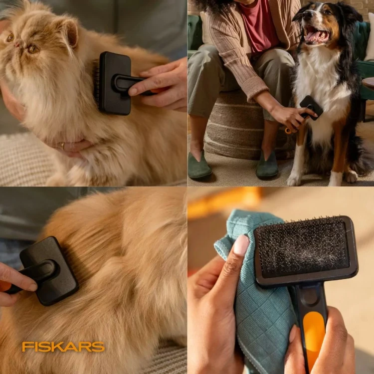 Szczotka Fiskars PET CARE pokazana podczas czesania kota, psa, wygładzania sierści i czyszczenia narzędzia
