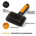 Szczotka pudlówka Fiskars PET CARE z zakrzywionymi igłami, profilowaną głowicą i uchwytem SoftGrip